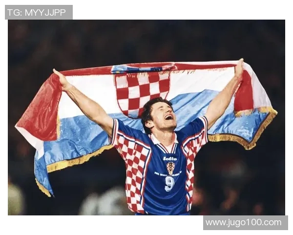 足球传奇人物的辉煌历程与影响力探讨